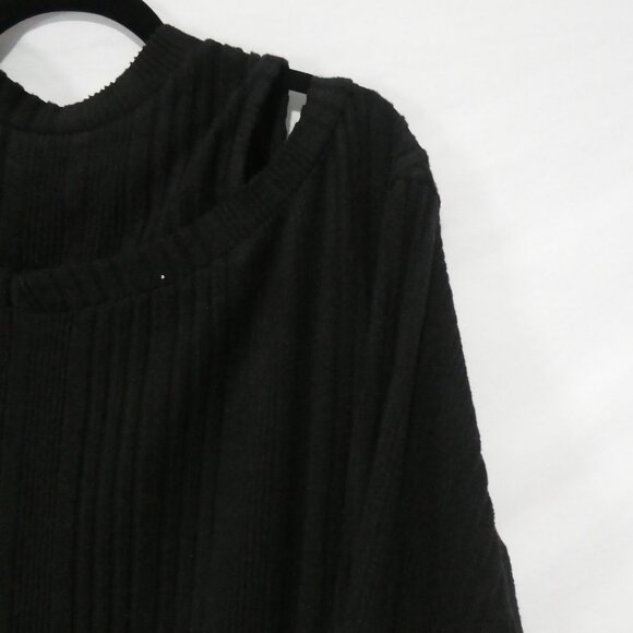 SHEIN - Curve | 2XL | Chic Soft Ribbed Black Cut-Out Shoulder Sweater - Picture 5 of 14